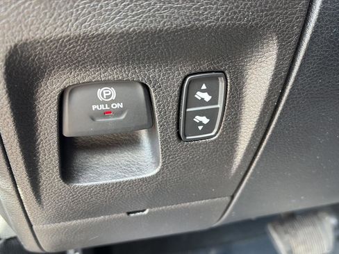 Used 2021 RAM 1500 Big Horn image 12