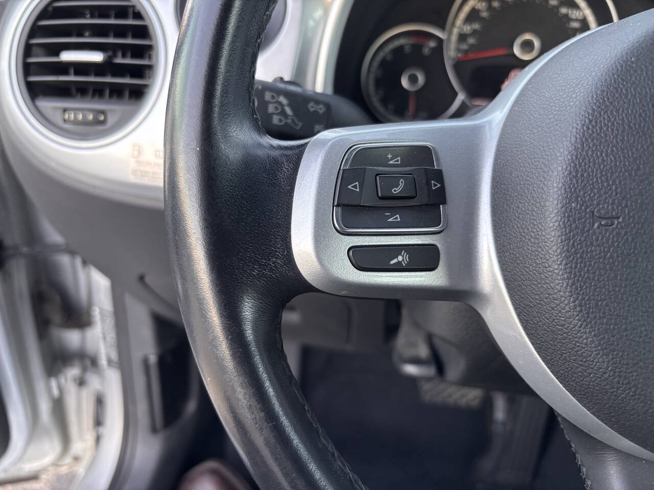 Used 2014 Volkswagen Beetle TDI FWD image 17