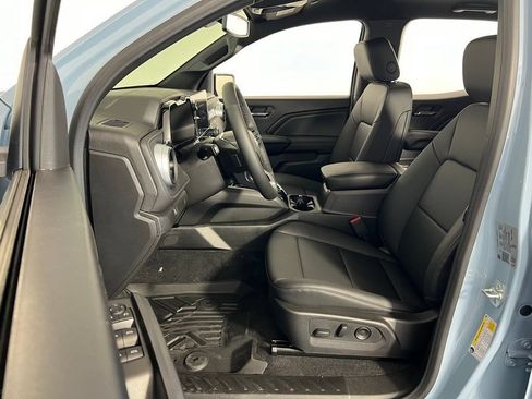 Used 2025 Chevrolet Colorado LT w/ LT Convenience Package AWD/4WD image 16