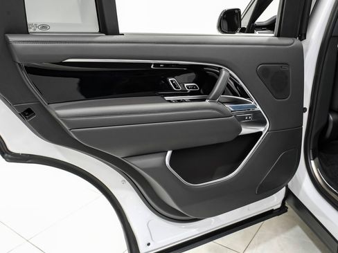 Used 2025 Land Rover Range Rover Long Wheelbase SE image 41