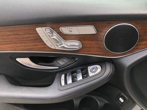 Used 2022 Mercedes-Benz GLC 300 4MATIC w/ Premium Package Lite image 12