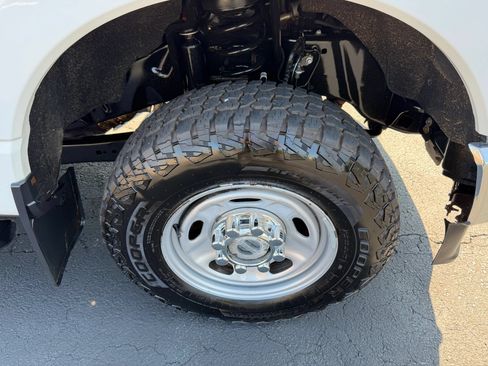 Used 2023 Ford F250 XL w/ XL Chrome Package AWD/4WD image 14