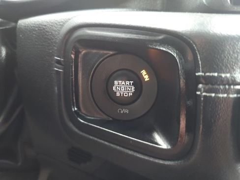 Certified 2025 Jeep Wrangler Rubicon AWD/4WD image 18