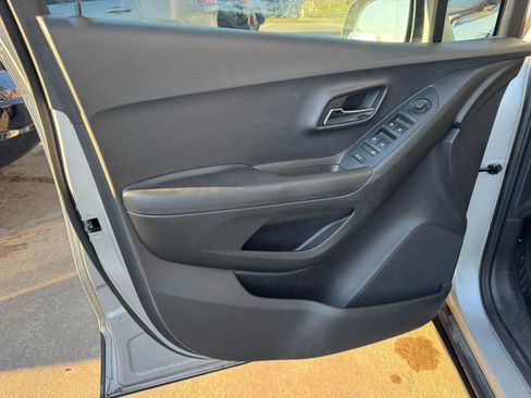 Used 2019 Chevrolet Trax LT FWD image 15