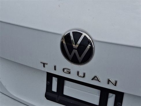 Used 2022 Volkswagen Tiguan SE image 32
