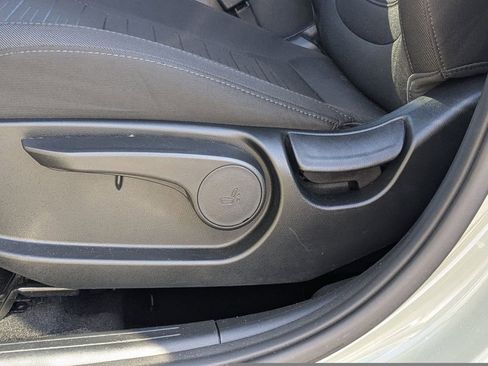 Used 2024 Hyundai Santa Cruz SE image 18