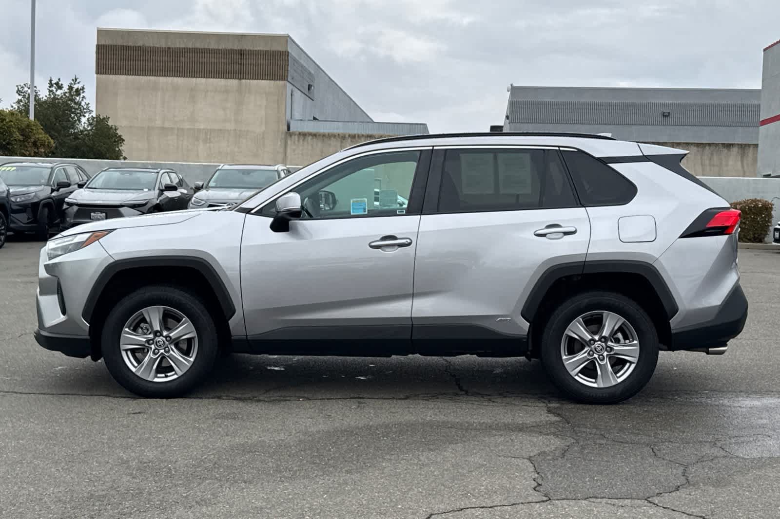 Used 2023 Toyota RAV4 XLE AWD/4WD image 9
