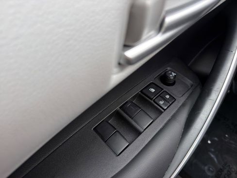 Used 2022 Toyota Corolla SE FWD image 11