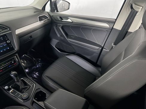Used 2023 Volkswagen Tiguan SE AWD/4WD image 23