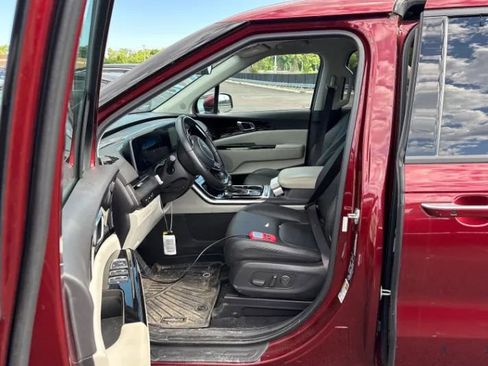 Used 2024 Kia Carnival SX FWD image 3