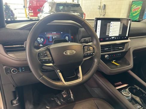 Used 2025 Ford Explorer Platinum image 26