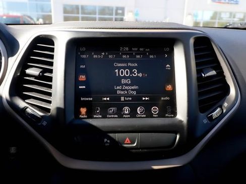 Used 2018 Jeep Cherokee Limited image 58