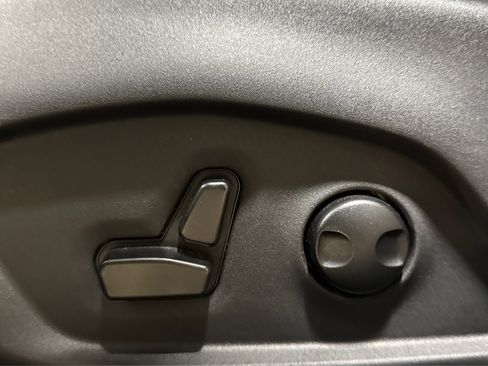 Used 2025 Jeep Compass Limited image 19