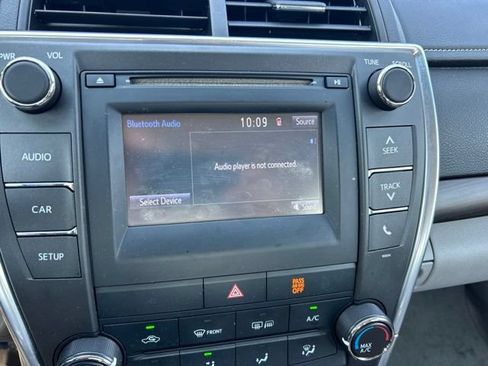 Used 2017 Toyota Camry LE FWD image 11