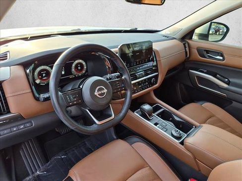 Used 2023 Nissan Pathfinder Platinum AWD/4WD image 10