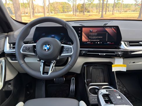 New 2026 BMW X1 xDrive28i w/ Technology Package image 3
