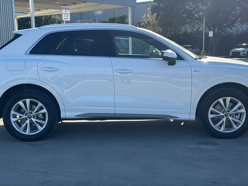 Certified 2025 Audi Q3 2.0T Premium image 8