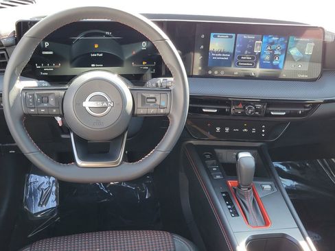 New 2026 Nissan Kicks SR w/ Illumination Package FWD image 5
