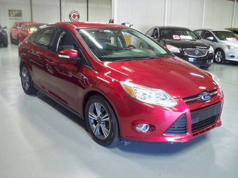 Used 2014 Ford Focus SE w/ SE Sport Package image 3