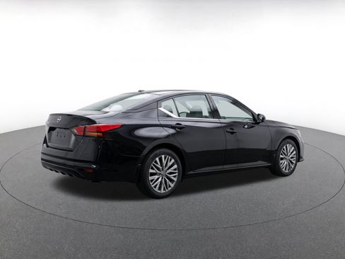 Used 2025 Nissan Altima 2.5 SV FWD image 8