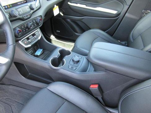 Used 2024 GMC Terrain SLT w/ Infotainment Package II AWD/4WD image 15