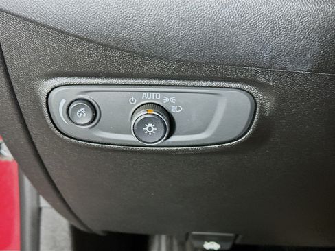 Used 2018 Chevrolet Equinox LT FWD image 17