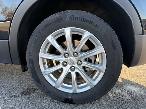 Used 2023 Cadillac XT4 Luxury w/ Cold Weather Package image 21