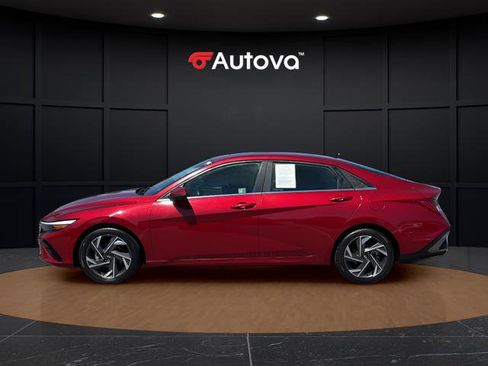 Used 2024 Hyundai Elantra Limited FWD image 2