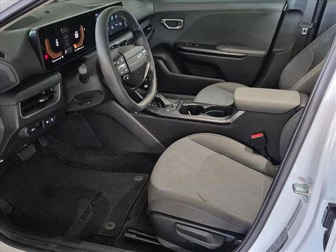 Used 2025 Kia K4 FWD image 11