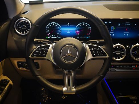 Used 2025 Mercedes-Benz GLA 250 4MATIC image 16