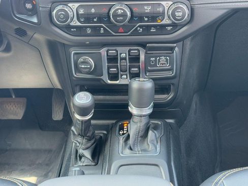 Used 2025 Jeep Wrangler Unlimited Sahara w/ Safety Group AWD/4WD image 16