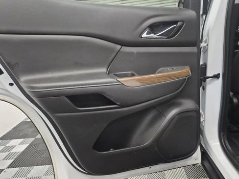 Used 2019 GMC Acadia SLE image 16