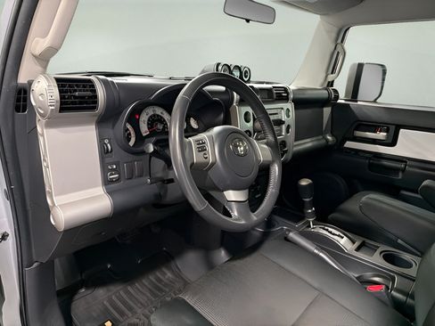 Used 2008 Toyota FJ Cruiser 2WD w/ Upgrade Pkg 2 image 10