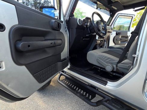 Used 2010 Jeep Wrangler Unlimited Sahara w/ Dual Top Group AWD/4WD image 29