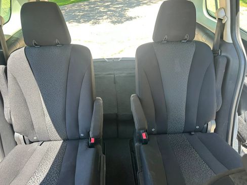 Used 2012 MAZDA MAZDA5 Sport FWD image 16