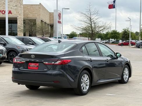 Used 2025 Toyota Camry LE image 6