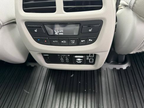 Used 2022 Honda Pilot Touring image 15