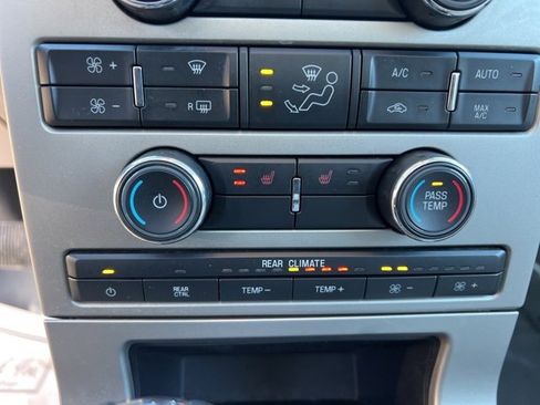 Used 2009 Ford Flex SEL image 32