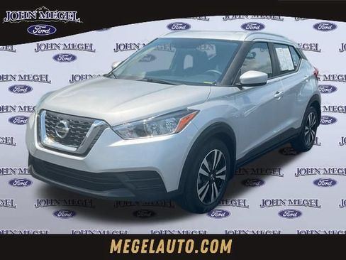 Used 2019 Nissan Kicks SV FWD image 1