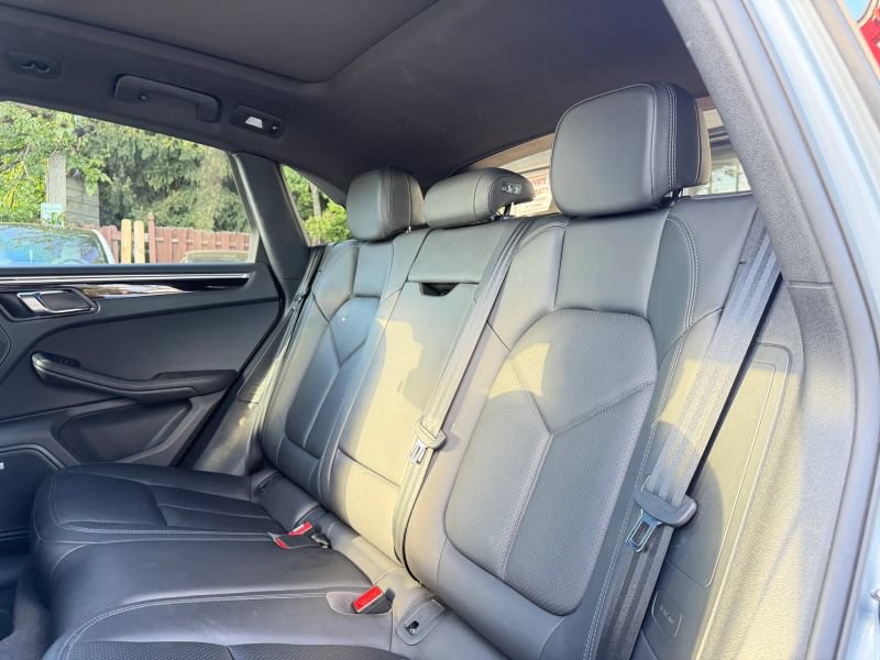 Used 2020 Porsche Macan AWD/4WD image 15