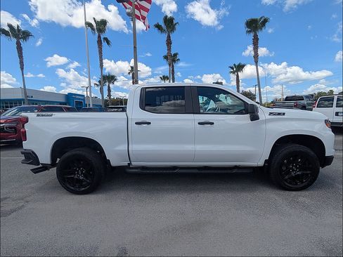 Certified 2025 Chevrolet Silverado 1500 Custom Trail Boss w/ Dark Appearance Package AWD/4WD image 4