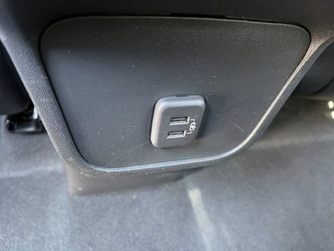 Used 2023 Chevrolet Equinox LT w/ Driver Convenience Package FWD image 9