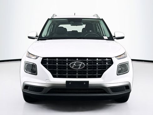 Used 2025 Hyundai Venue SEL image 2