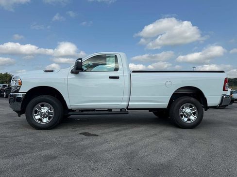 Used 2024 RAM 2500 Tradesman w/ Chrome Appearance Group image 8
