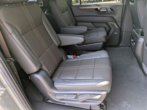 New 2025 Chevrolet Suburban High Country image 31