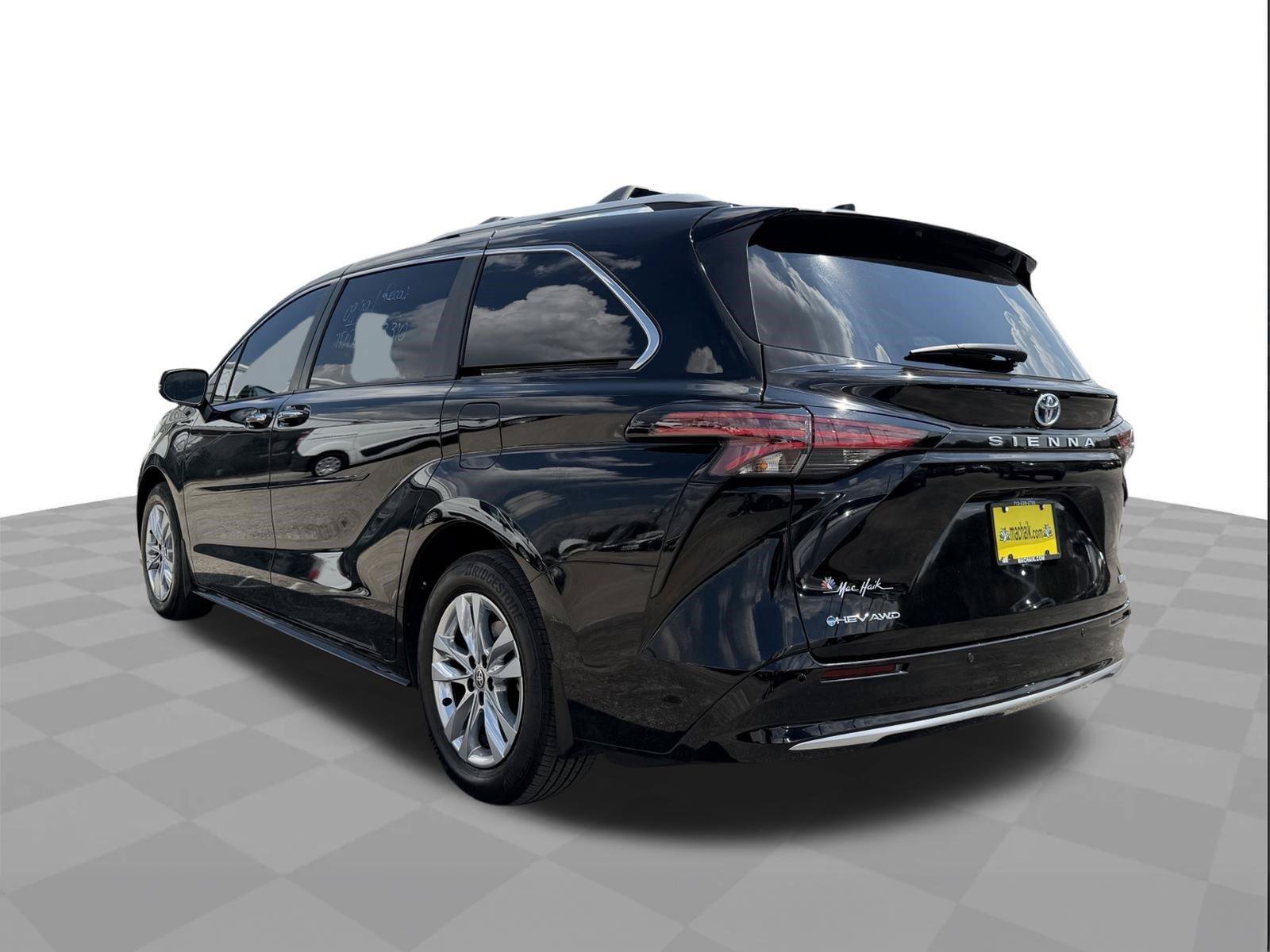 Used 2025 Toyota Sienna Limited AWD/4WD image 3