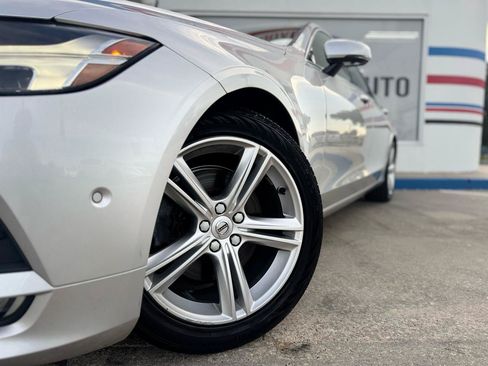 Used 2018 Volvo S90 T5 Momentum w/ Convenience Package AWD/4WD image 5