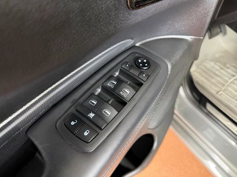 Used 2019 Dodge Durango R/T w/ Technology Group AWD/4WD image 17
