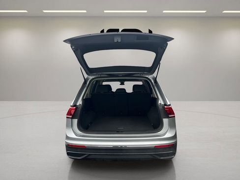 Used 2023 Volkswagen Tiguan SE image 25