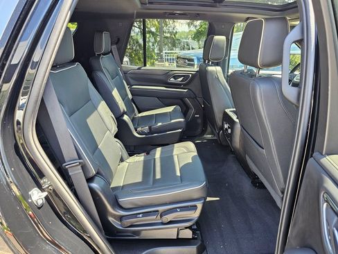 Used 2023 GMC Yukon SLT w/ SLT Premium Package AWD/4WD image 12